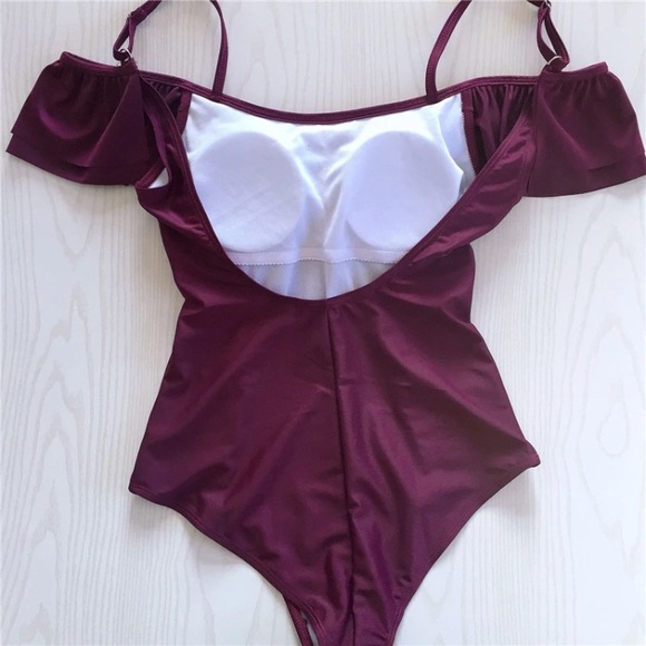 Cold Shoulder ♡ Ruffle Swimsuit - Picture 3 of 8
